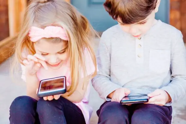 kids using phones