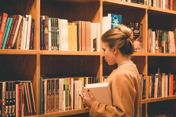 a girl browsing books